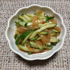 よっこの作ってみた!投稿(ひと手間で超絶品！中華くらげのサラダ)