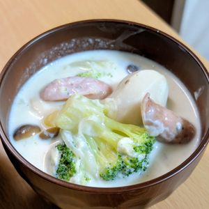 まゆのの作ってみた!投稿(里芋とブロッコリーときのこ《クリームシチュー》)