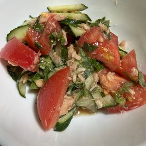 ゆっこの作ってみた!投稿(ツナ缶と夏野菜のめんごまサラダ)