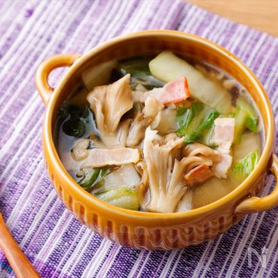 白菜とベーコンのスープ_野菜たっぷり♪きのこのうま味