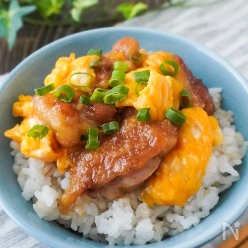 ふんわり卵が主役!白だし香るてりたま丼