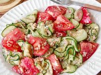 副菜にオススメ！トマトとズッキーニのやみつき和え