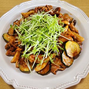 ナムディの作ってみた!投稿(旨辛♡食欲そそる【豚こまとズッキーニのコチュマヨ炒め】)