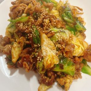 サラの作ってみた!投稿(10分で爆速おかず♪【豚こまキャベツのピリ辛味噌炒め】)