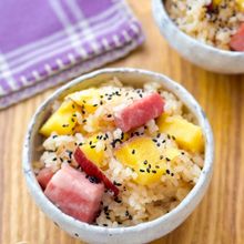 【さつまいもとベーコンのだししょうゆバター炊き込みご飯】