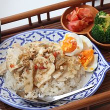炊飯器で作る・鶏むね肉のカオマンガイ