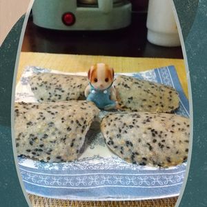 チョロリスの作ってみた!投稿(米粉で作るごまのチュイール)