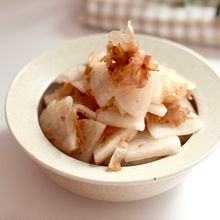 さっぱりやみつき！梅おかか大根【簡単・作りおき】
