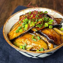 【肉なしでガッツリ】なすの照り焼き丼