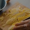 とうもろこしのエスニック炒めの下準備