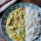 ブロッコリーと鶏むね肉の豆乳ポタージュ風カレー