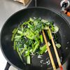 【シンプルうまい♪】小松菜と卵しらすのバタポン炒め☆簡単副菜の工程2