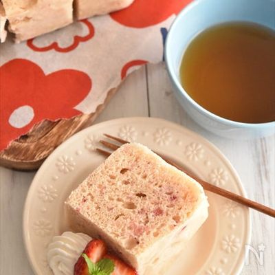 レンジで簡単！もちもちストロベリーケーキ