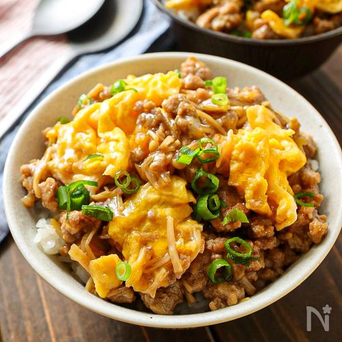 【えのきとそぼろのてりたま丼】まな板包丁いらずで簡単!