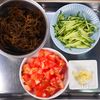 ちゅるちゅるつめた～い😋もずくとトマトの冷製中華スープ🥣の工程1