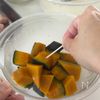【鶏肉とかぼちゃの濃厚グラタン】混ぜて焼くだけで簡単✨の工程1