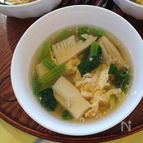 出汁要らず！たけのことほうれん草の中華スープ。