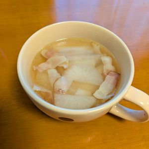 ゆきまる🐬🫧の作ってみた!投稿(【大根とベーコンのコンソメスープ】癖になる優しいスープ♡)