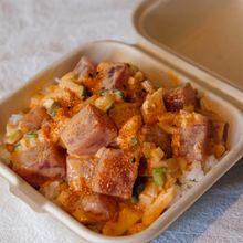 ハワイの【アヒポキ】スパイシーマヨツナポキ丼