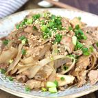 【ワンパンで簡単】ご飯に合う！豚こま肉とごぼうと舞茸甘辛炒め