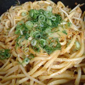 ゆみの作ってみた!投稿(【もやしとキムチのマヨ醤油焼うどん】包丁不要！節約にも！)