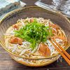 包丁不要、3分で完成！【梅しらすそうめん】の工程1