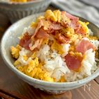 娘達に大人気！【ベーコンエッグの混ぜごはん】
