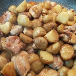 484830の作ってみた!投稿(【鶏肉と新じゃがのバター醤油焼き】頬張って食べたい♡)