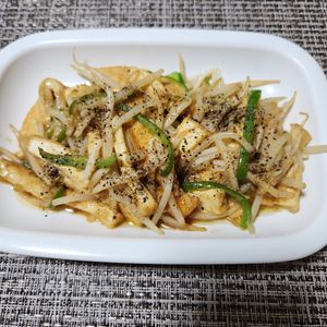 とももの作ってみた!投稿(【厚揚げともやしのガリマヨ炒め】節約食材でかさまし副菜！)