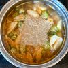キムチと豆腐とオクラの夏スープの工程3