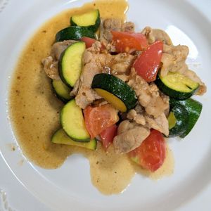 ゆいの作ってみた!投稿(【豚バラズッキーニの旨塩にんにく炒め】カリじゅわ♪夏味おかず)