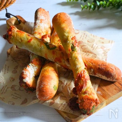 カリッと香ばしい！しらすと大葉のチーズバトンパン