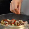 鶏もも肉とあさりとトマトの酒蒸しの工程5