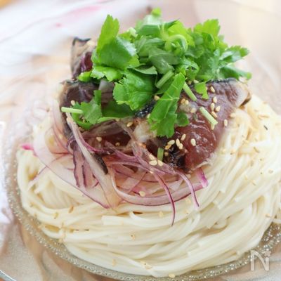 さっぱり美味しい♫カツオのたたきのポン酢そうめん