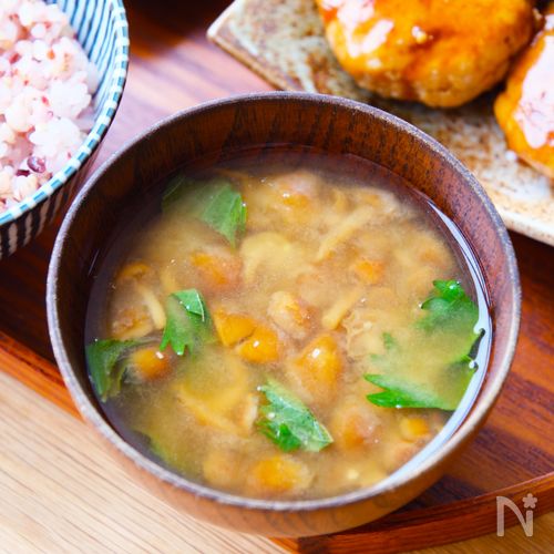 だしパックで簡単♪なめこと青じその味噌汁