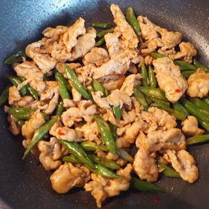 ヒラメの作ってみた!投稿(［豚肉といんげんのピリ辛ごま酢炒め］たれが旨い！ごはん泥棒)