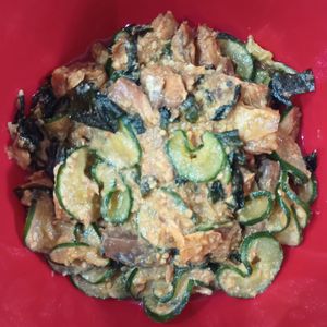 milkの作ってみた!投稿(鯖缶の煮汁で味が決まる！きゅうりとわかめの濃厚ごま酢和え)