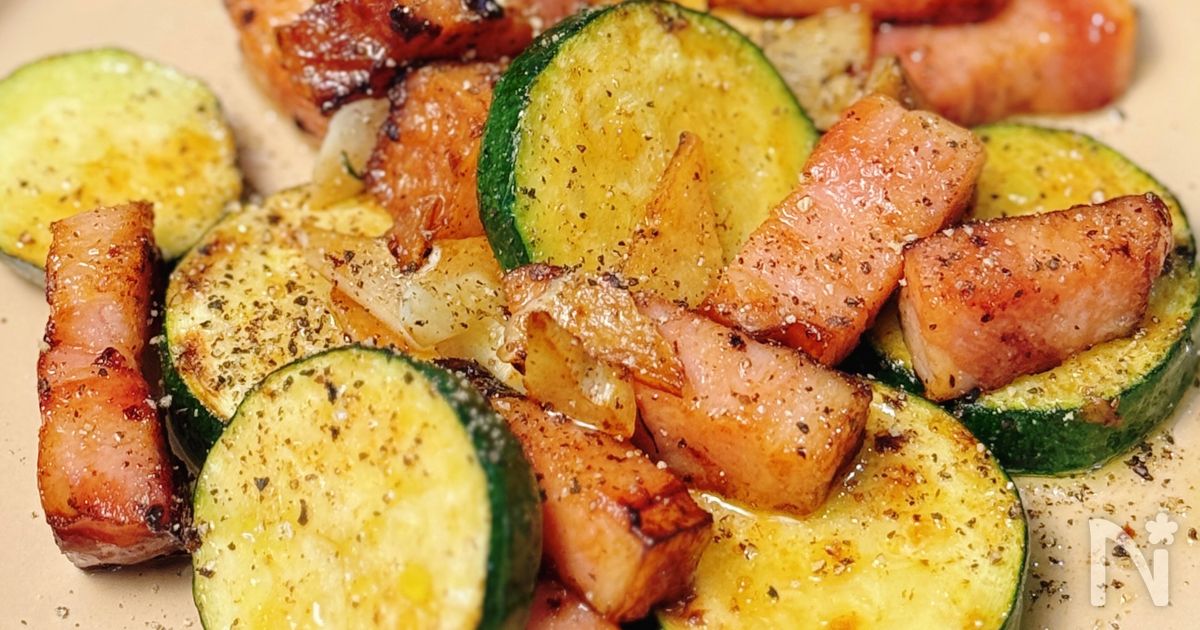 すぐできてうまい【ズッキーニとベーコンのガーリックペッパー】