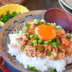 【レンジで5分！旨辛キムチそぼろ丼】包丁不要！火も使わない