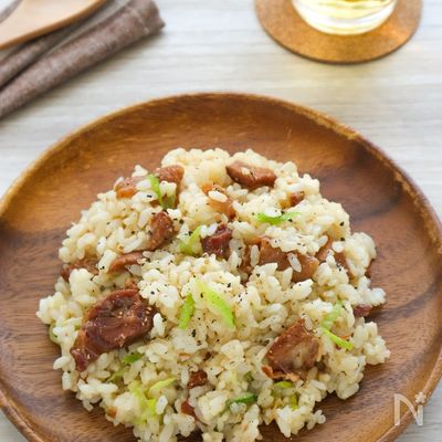 レンジで完成♪焼き鳥缶の甘辛チャーハン