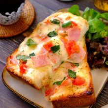 至福のカフェ風トースト♡【モッツァレラ&ベーコントマト】
