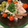 ぐ〜たら子の作ってみた!投稿(冷やしてつるリン♪モロヘイヤ麺つゆの水晶鶏冷やしうどん*)