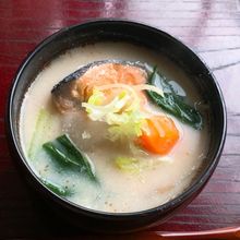 栄養たっぷり温まらない訳がない☆鮭の粕汁