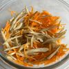 最強腸活パワー！【味噌マヨ風ヘルシー根菜サラダ】の工程1