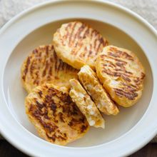 鶏と野菜のごはんバーグ【離乳食後期から幼児食】つかみ食べ