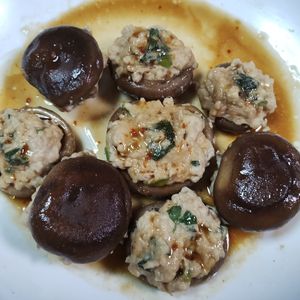 M＊Pの作ってみた!投稿(レンジで簡単に作れる！椎茸の肉詰め〜ピリ辛だれ〜)
