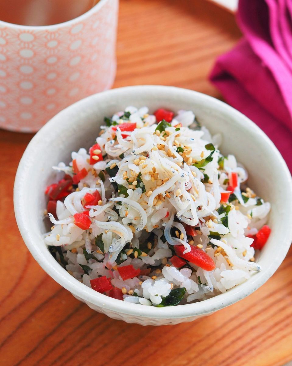 炊いて混ぜるだけ給食風♡止まらん『カリカリ梅わかめごはん