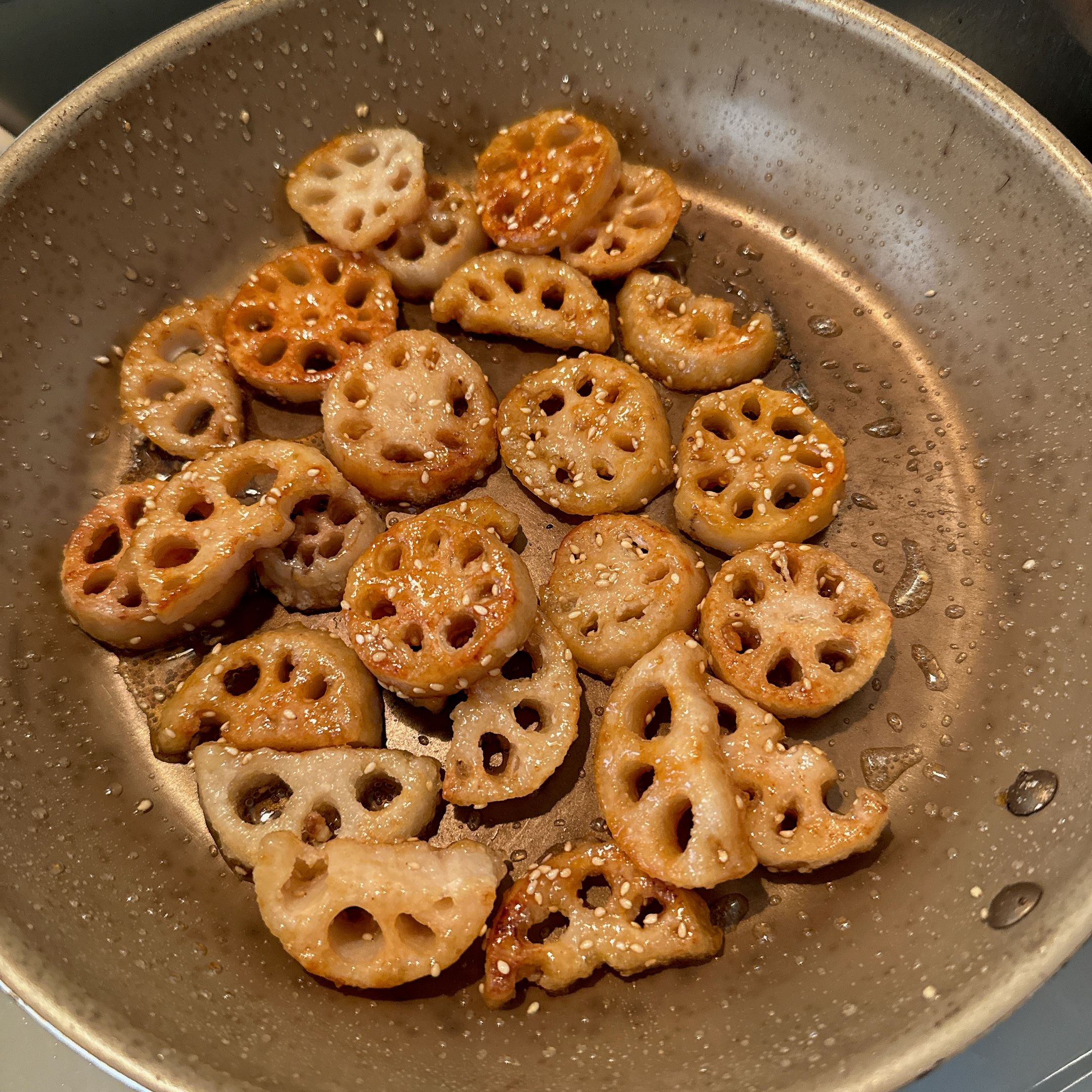 れんこんの甘辛炒め】一口食べたらやみつき！ | レシピサイトNadia