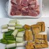 焼き長ねぎが香ばしい♪鶏肉と厚揚げのごろっと味噌汁の下準備