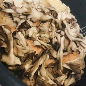 ねこねこねの作ってみた!投稿(最高級の旨味！塩鮭と舞茸の炊き込みご飯)